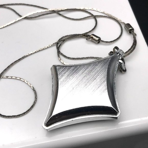 Vintage Sheraton Swiss Made Shock Resistant Mechanical Pendant Watch - Picture 8 of 9